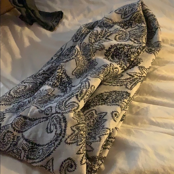 Scarves (6) - Picture 3 of 7